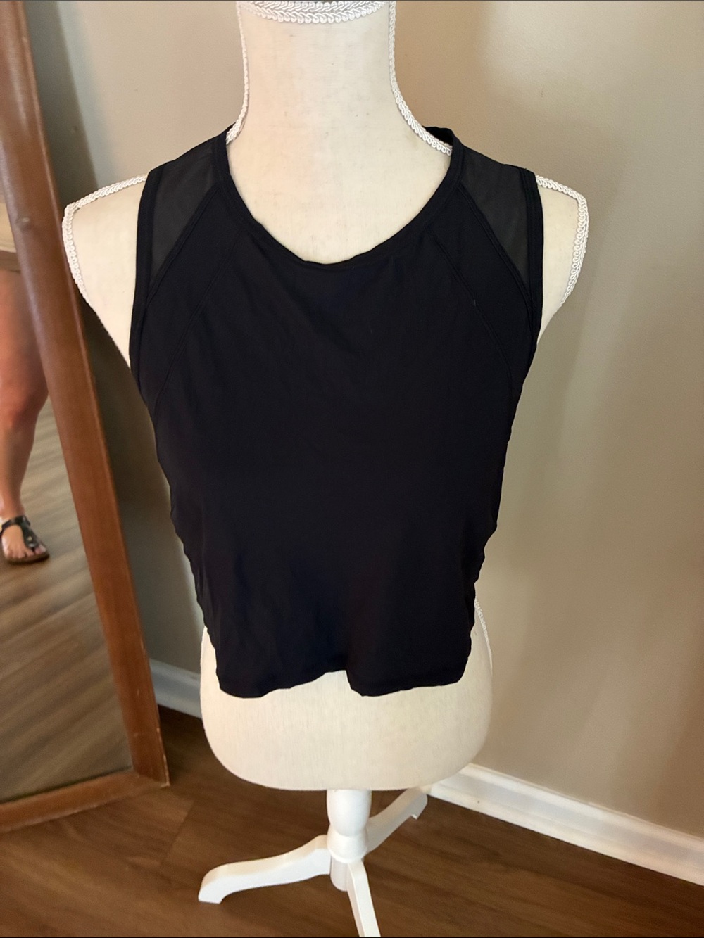 lululemon athletica Black Mesh-Shoulder Cropped Tank